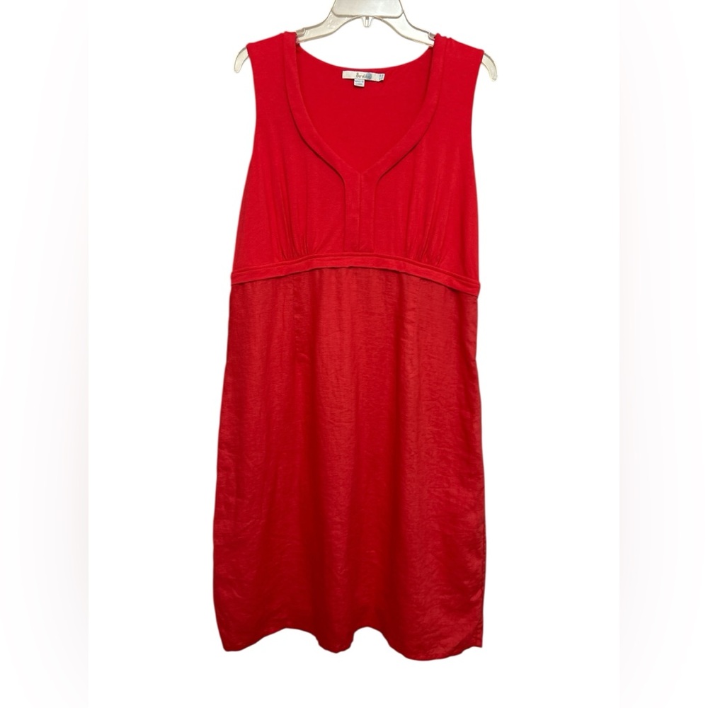 BODEN dress in a orange/coral color vneck lining with a side zipper